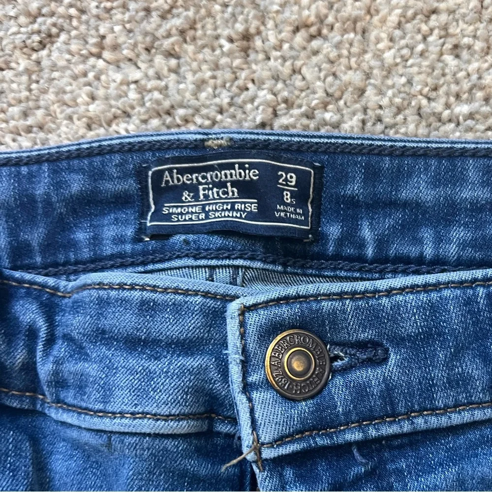 Abercrombie & Fitch High Rise Skinny Jean - Picture 2 of 4